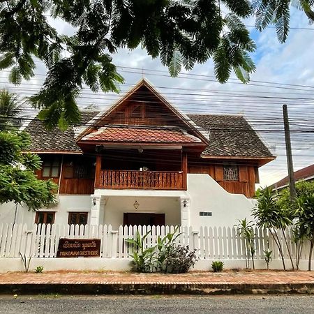 Moukdavan Guesthouse 루앙프라방 외부 사진