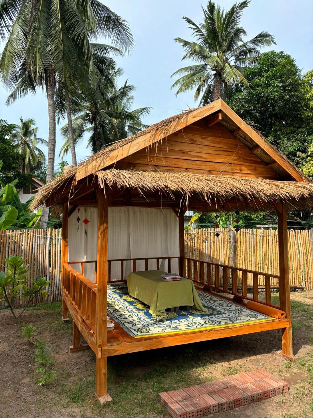 Moukdavan Guesthouse 루앙프라방 외부 사진