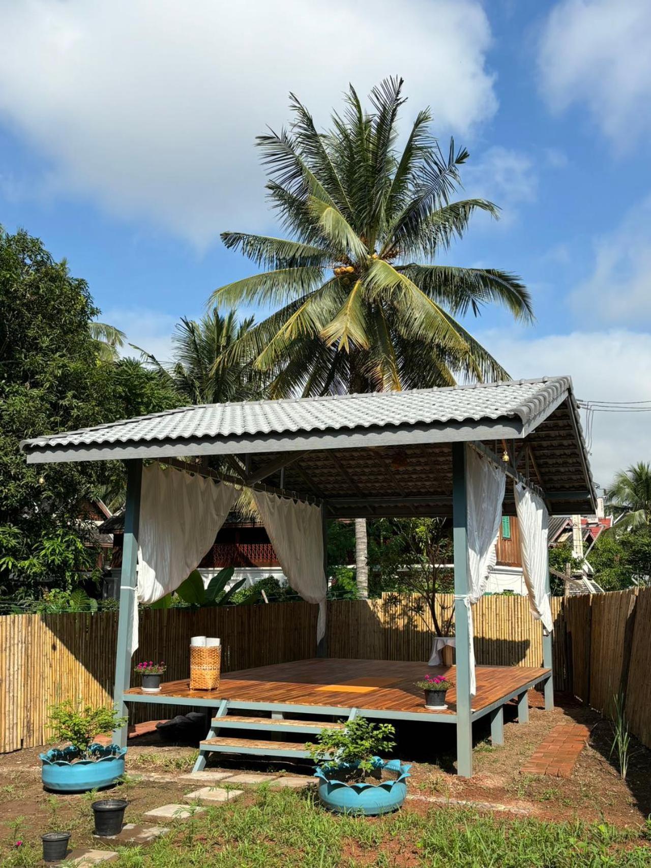 Moukdavan Guesthouse 루앙프라방 외부 사진