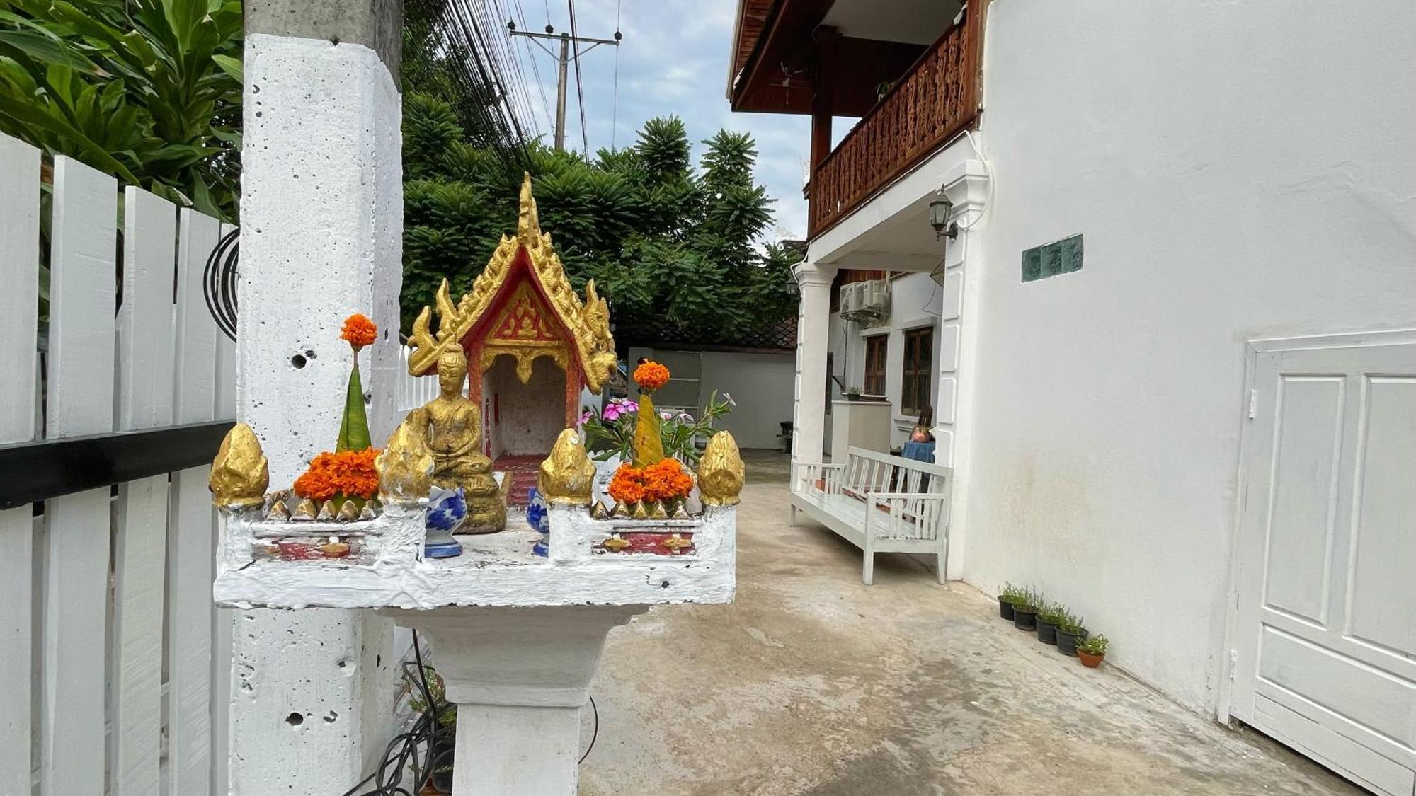 Moukdavan Guesthouse 루앙프라방 외부 사진